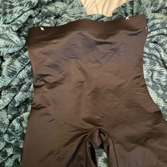 Black Shapewear Bodysuit - Picture 4 of 4